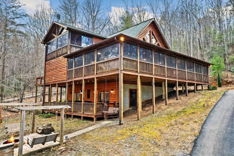 Majestic cabin with 3 season wrap around porch
