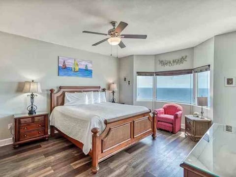 Bedroom 1, Kingsize Bed