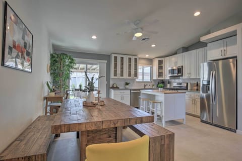 Dining Table & Kitchen Area