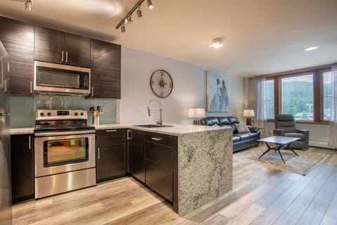 Condo, 1 Bedroom | Private kitchen | Fridge, oven, coffee/tea maker, toaster