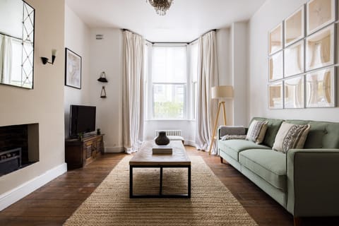 Apartment | Living area | 1-inch TV with cable channels, Netflix, streaming services