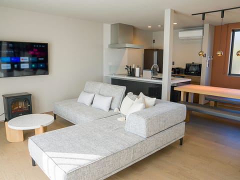 [108] Living / Dining (2nd floor)