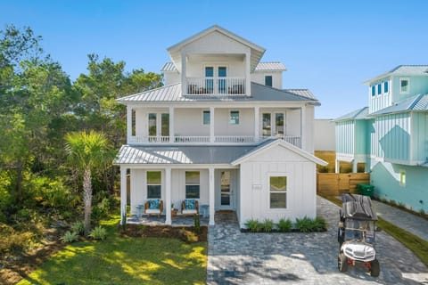 Sea Turtle Oasis - Exterior Front View - Included 6-Passenger Golf Cart