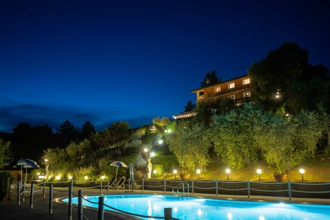 Water, Sky, Building, Blue, Nature, Swimming Pool, Tree, Arecales, Plant, Leisure