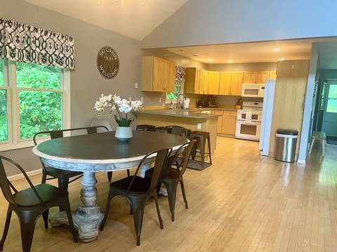 Dining area off kitchen