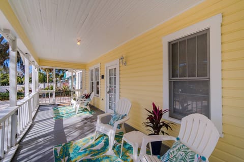 Take a seat on the front porch and relax after a day at the beach or sightseeing.