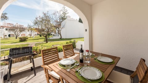 Beautiful outdoors in summery Algarve.

#summer #algarve #airbnb #villa #outdoors
