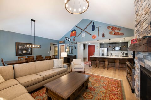 Home Decor, Furniture, Indoors, Living Room, Table