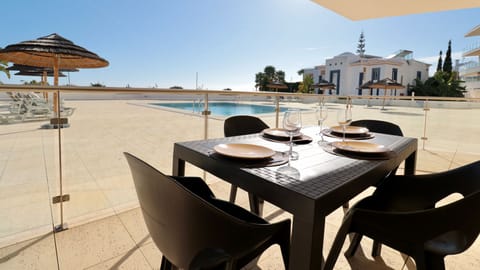 Pool side meals!