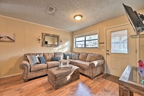 Broken Bow Vacation Rental | 2BR | 2BA | 3 Steps Required | 1,000 Sq Ft