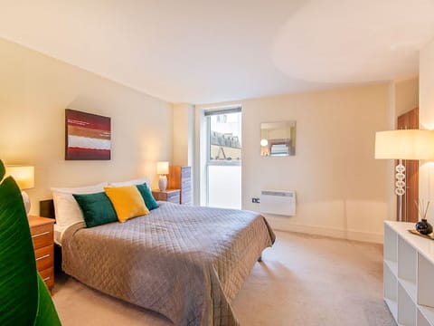Furniture, Property, Comfort, Cabinetry, Wood, Window, Shade, Interior Design, Lamp, Floor