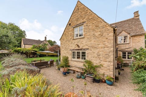 Barnsley Cottage Garden - StayCotswold