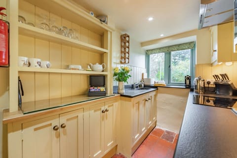 Cosy Corner Kitchen - StayCotswold