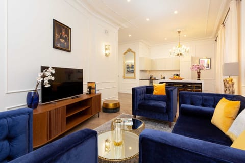 Stylish living room with coffe table. 