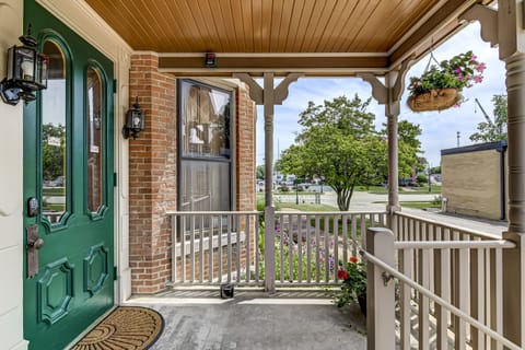 The Bressmer - Main Entrance Patio