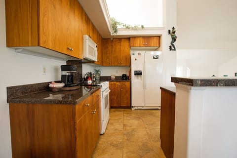 Condo, 3 Bedrooms | Private kitchen | Fridge, oven, toaster