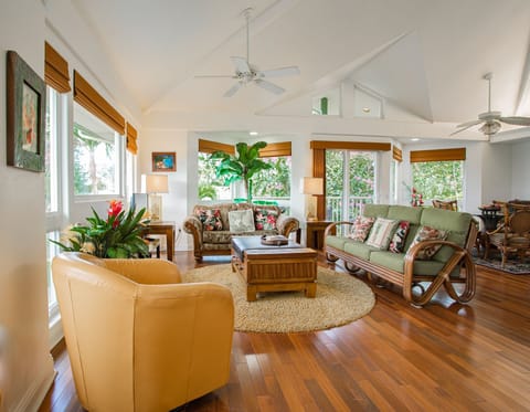 Condo, 3 Bedrooms | Living room | Smart TV