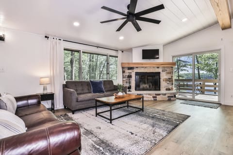 Windows everywhere so you cant miss any views