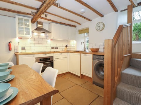 Cottage | Private kitchen | Fridge, microwave, dishwasher, electric kettle