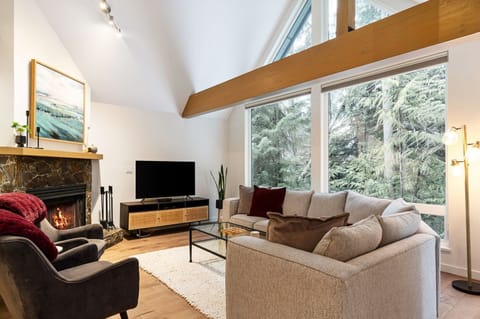 Welcome to Snowgoose! A functional and inviting unit.