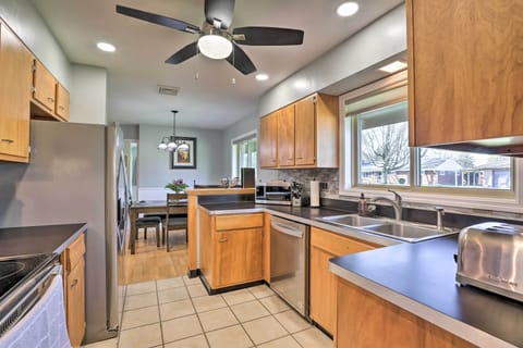 Kitchen | Drip Coffee Maker | Blender | Toaster | Knife Set