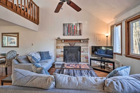 Tobyhanna Vacation Rental | 3BR | 2BA | 1,300 Sq Ft | Stairs Required