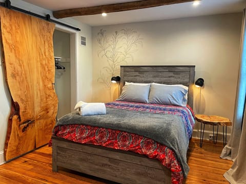 Bedroom #1: Queen size bed and futon 