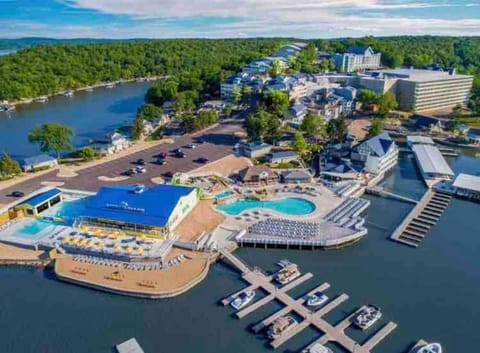 pools at margaritaville