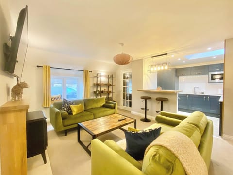 Open plan living space | The Corner Barn, Cirencester