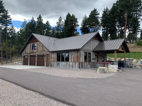 Beautiful Pole Barn w/ upper Loft.
