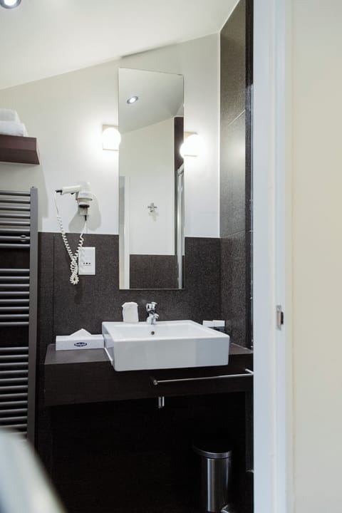 Standard Single Room | In-room safe, desk, free WiFi, bed sheets