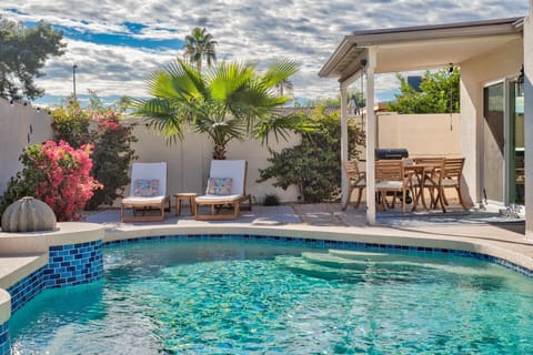 Sparkling HEATED pool 