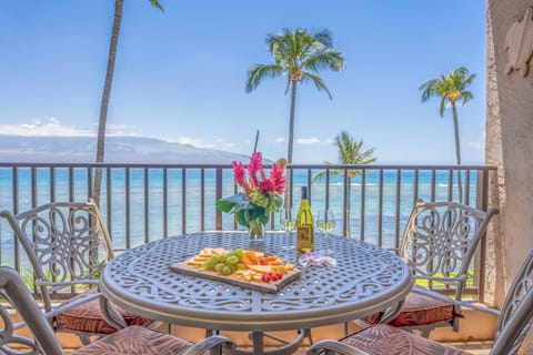 Lauloa-304 Lanai Views Table 1