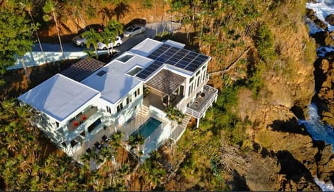 Luxurious Private Ocean Villa, Pool, Covered Patios, Sun Decks, Breezes! 