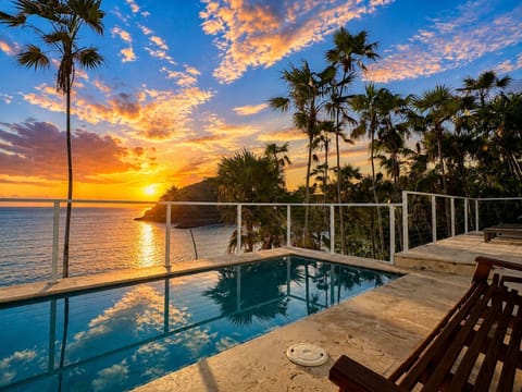 Incredible Oceanfront villa with awesome salt water pool and stunning views