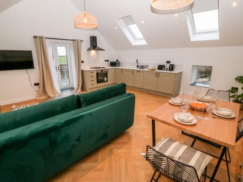 Cottage | Private kitchen | Fridge, dishwasher, electric kettle, toaster