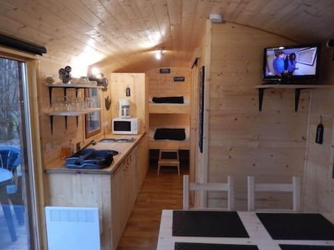 Luxury Mobile Home | Minibar, free cribs/infant beds, free WiFi