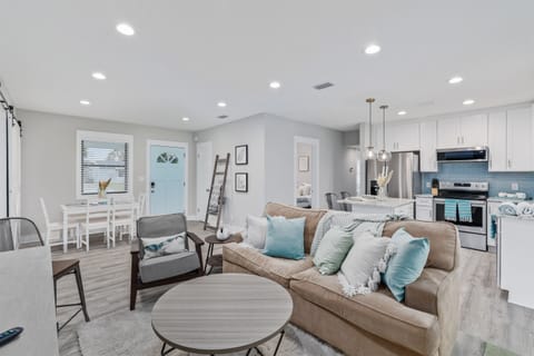 Open concept living, dining and kitchen