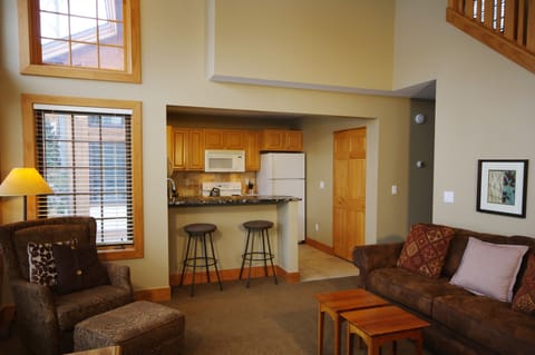 Hypo-allergenic bedding, in-room safe, desk, iron/ironing board