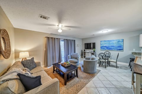 Cozy living/dining area with pull out couch.
