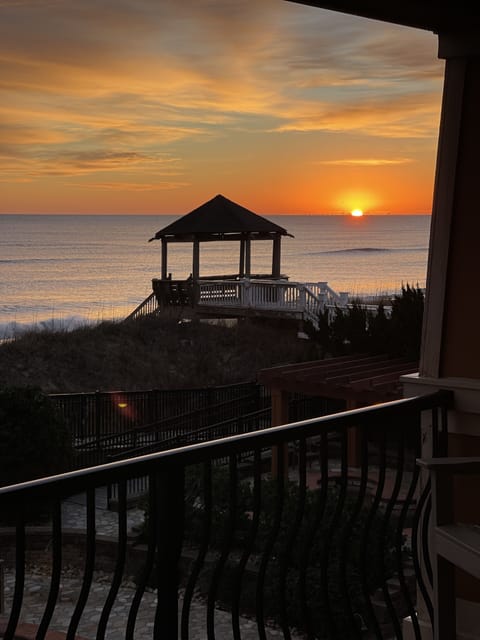 Upstairs balcony view of the sunrise.