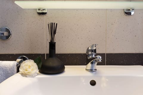 Superior Double or Twin Room | Bathroom | Shower, rainfall showerhead, hair dryer, bidet