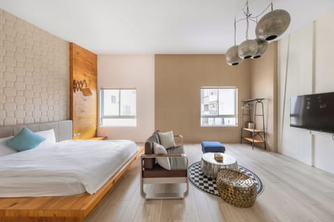 Deluxe Room, Jetted Tub | Desk, free WiFi, bed sheets
