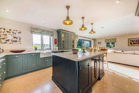 Hill View House Kitchen - StayCotswold