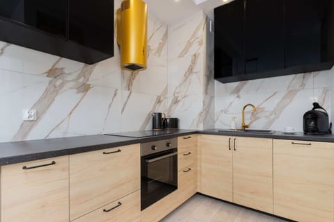 Modern, fully equipped kitchenette. 