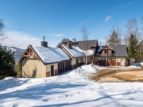Headwall at The Peaks- Amazing Outdoor Living Room W/Sauna  Hot Tub (2500)