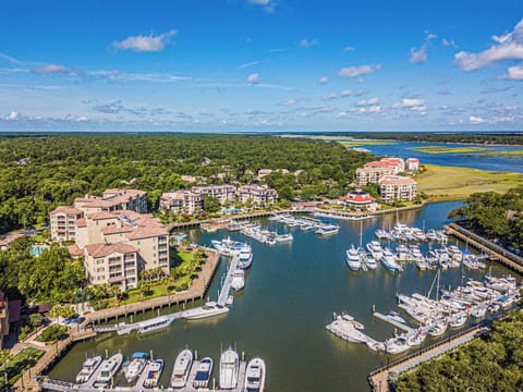 This vibrant waterfront setting blends relaxed island energy with boatsin the harbor— just moments from dining, shopping, and evening strolls.