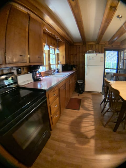 Another view of kitchen.