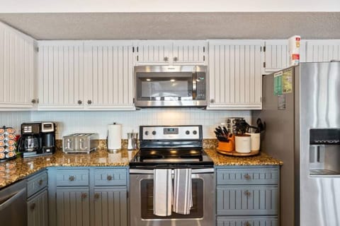 With stainless steel appliances, this kitchen is a chef's dream! Fully equipped with a coffee maker, toaster, blender, and ice maker for effortless meal prep! ✨️
