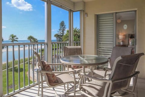 Hello Sunshine...the beautiful Sun Caper 206